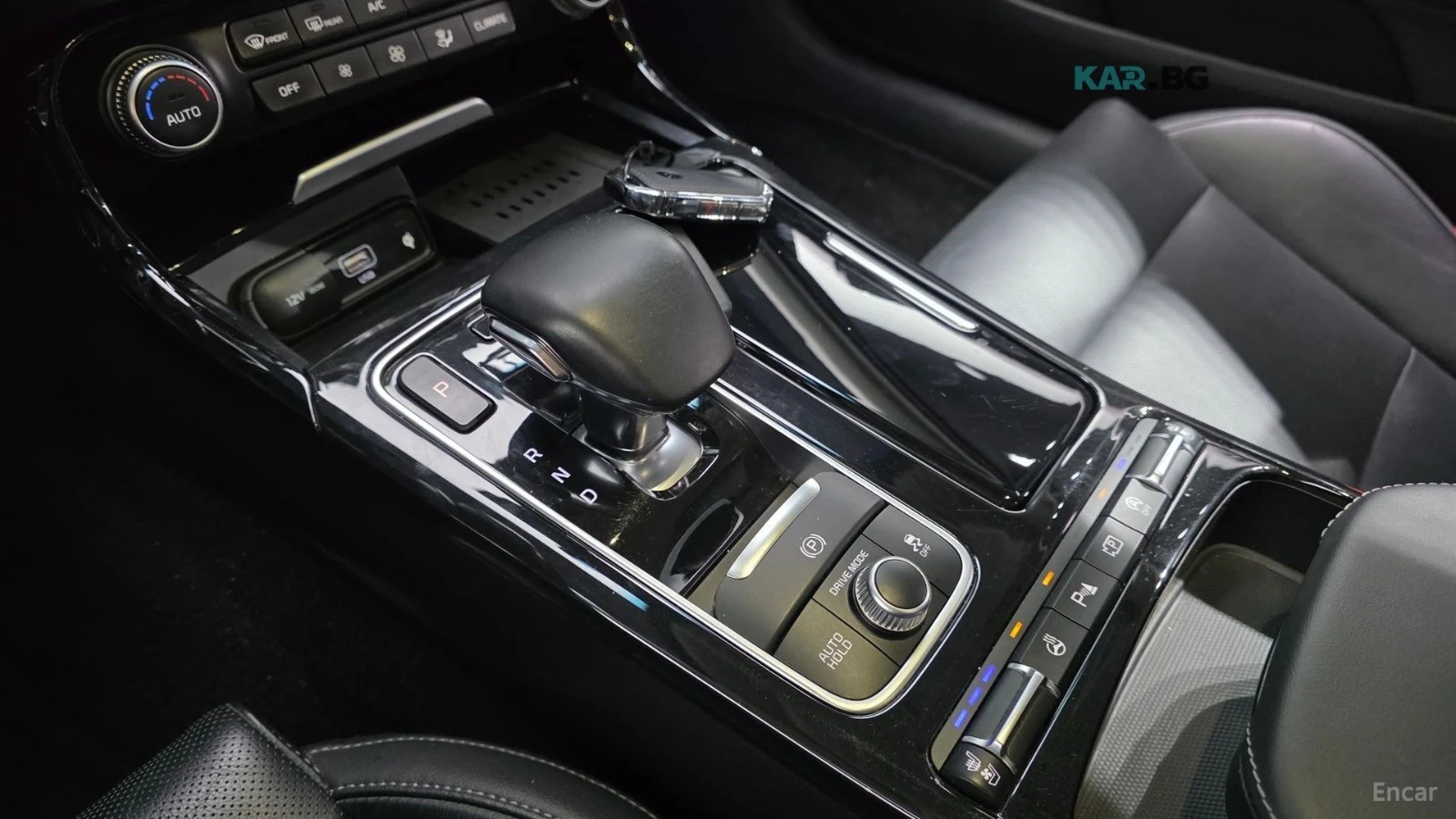 Kia Stinger Meister* 2.5* AWD* DISTRONIC* ОБДУХВАНЕ* ПОДГРЕВ* , снимка 12 - Автомобили и джипове - 55036234