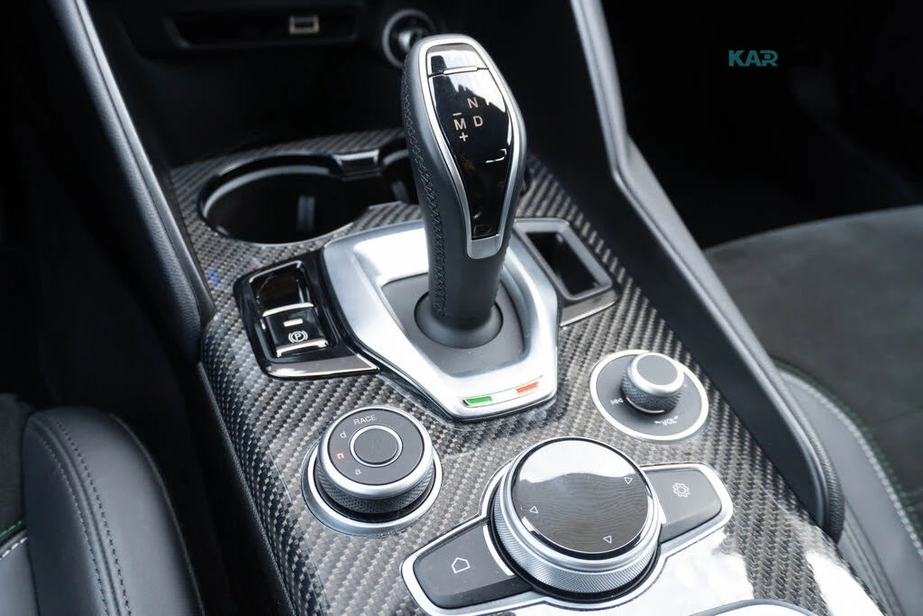 Alfa Romeo Giulia Quadrifoglio* АвтоКредит* (ЦЕНА ДО БГ), снимка 16 - Автомобили и джипове - 55222746