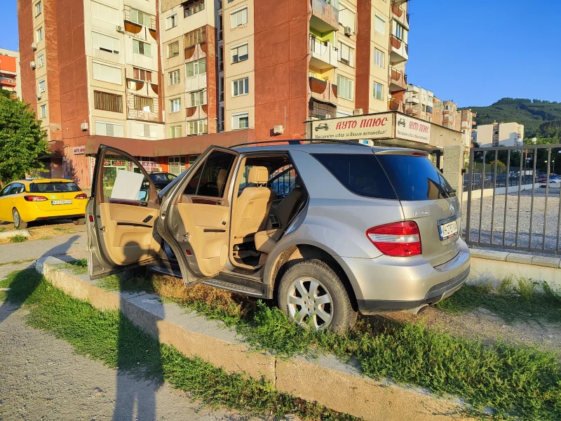 Mercedes-Benz ML 350, снимка 12 - Автомобили и джипове - 52096367