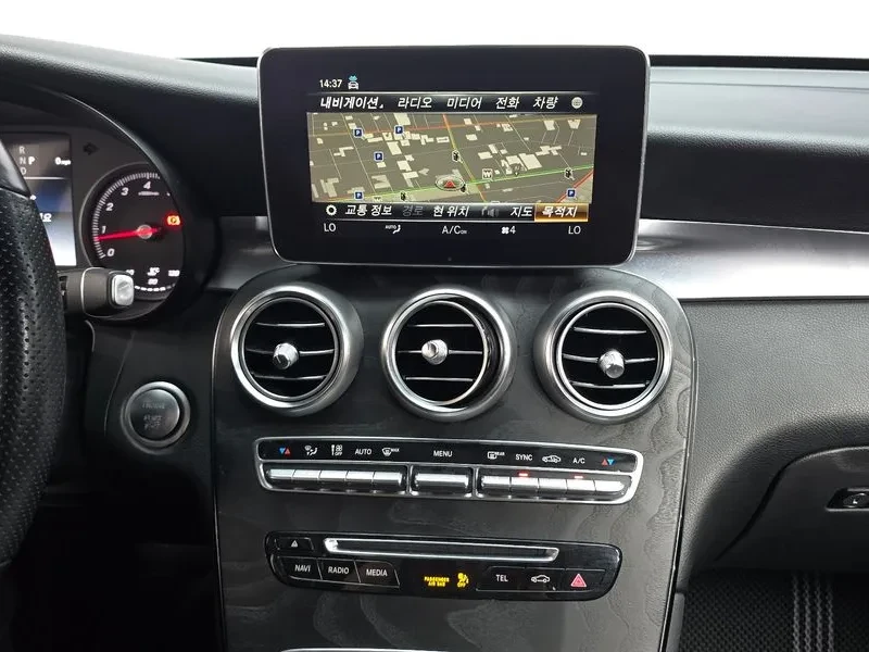 Mercedes-Benz GLC 300 4 MATIC, снимка 13 - Автомобили и джипове - 55923312