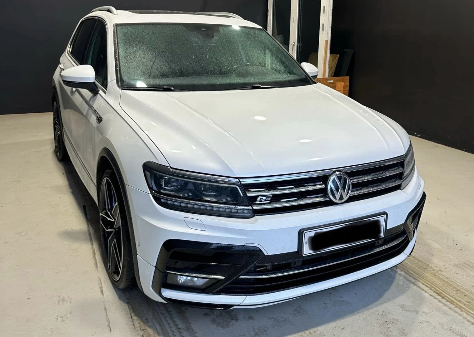 VW Tiguan 2.0TDI 190k.c. R-LINE - изображение 2