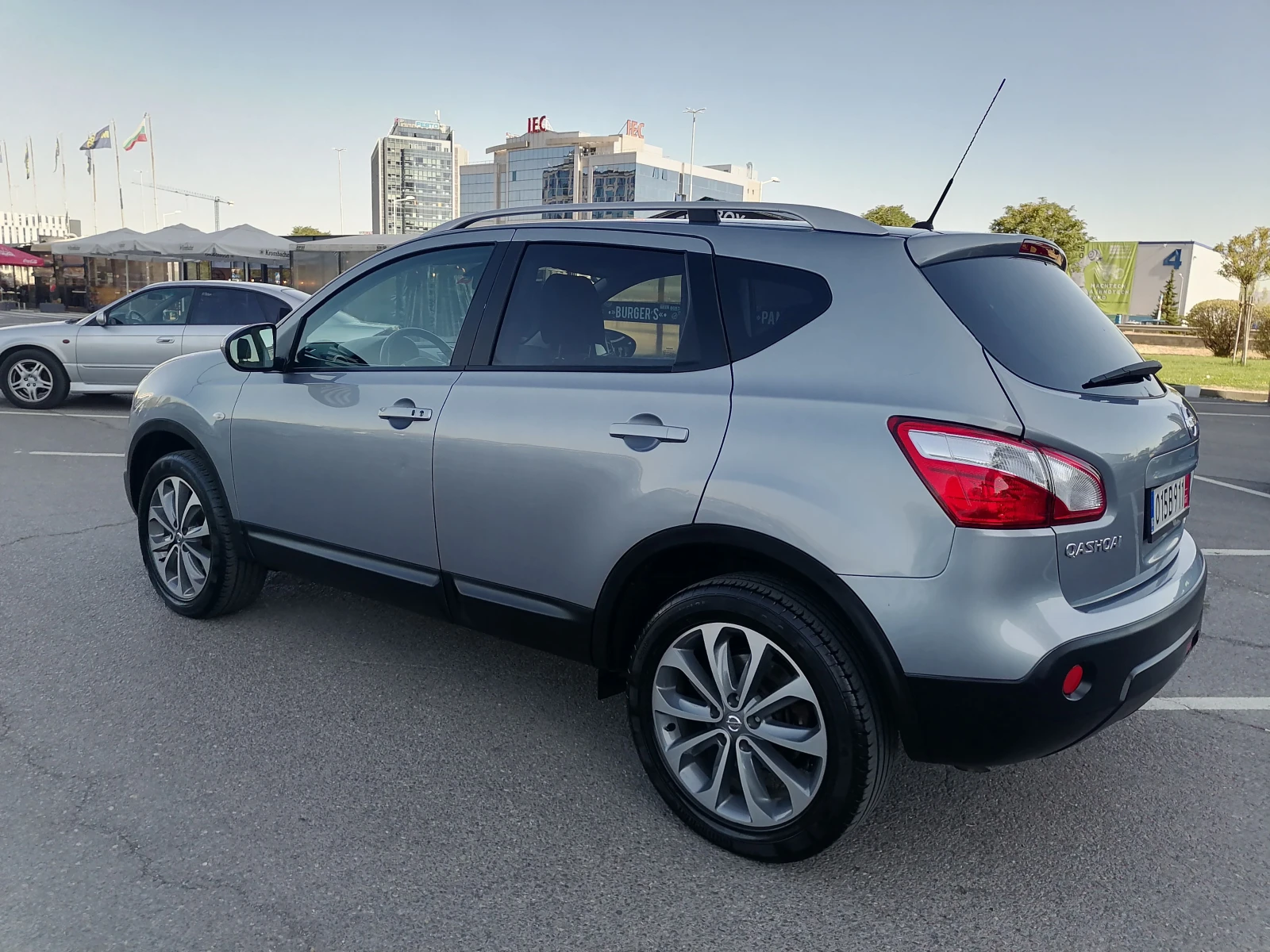 Nissan Qashqai 2.0i 4x4 Full - изображение 2