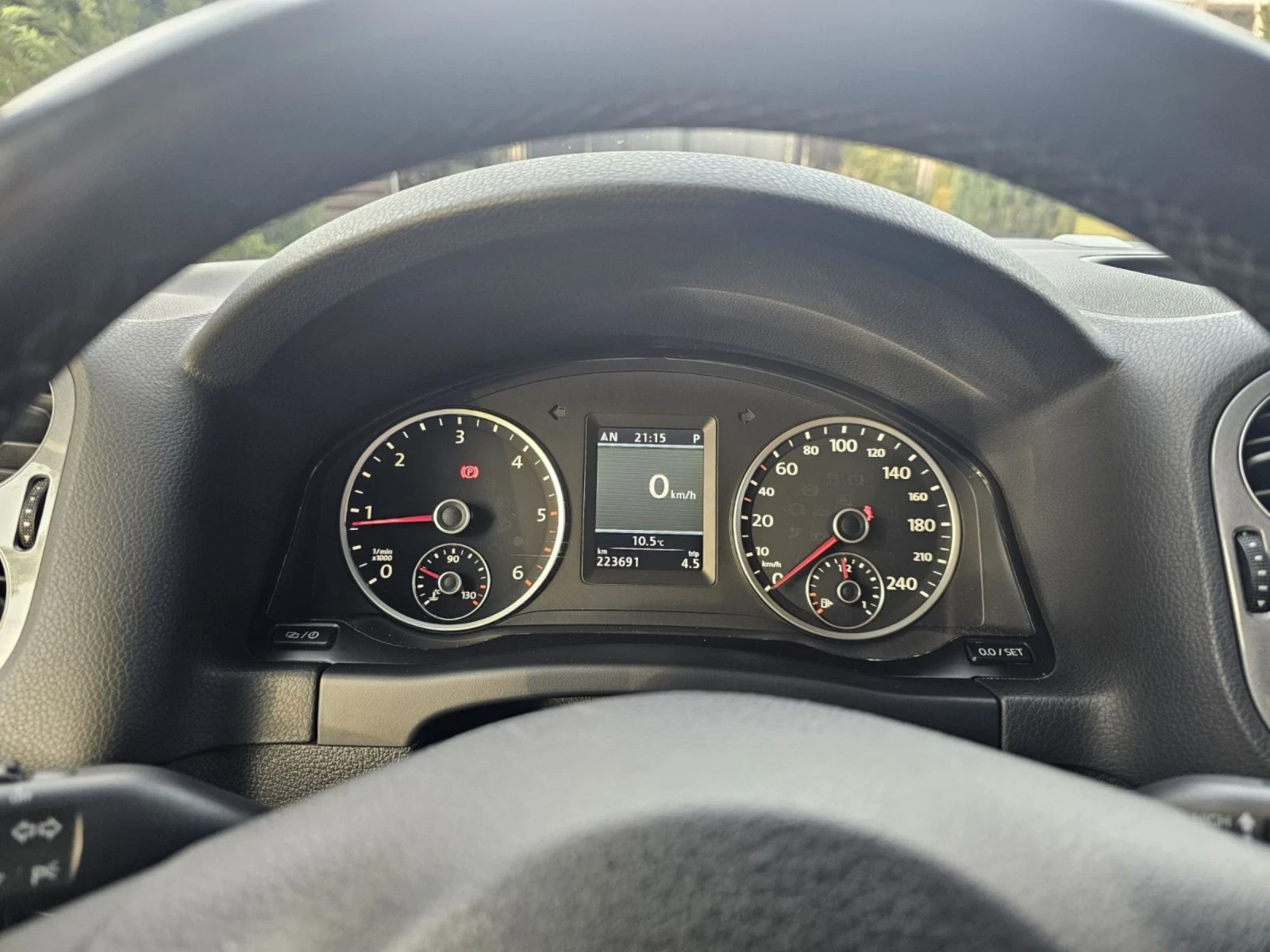 VW Tiguan, снимка 14 - Автомобили и джипове - 53759077