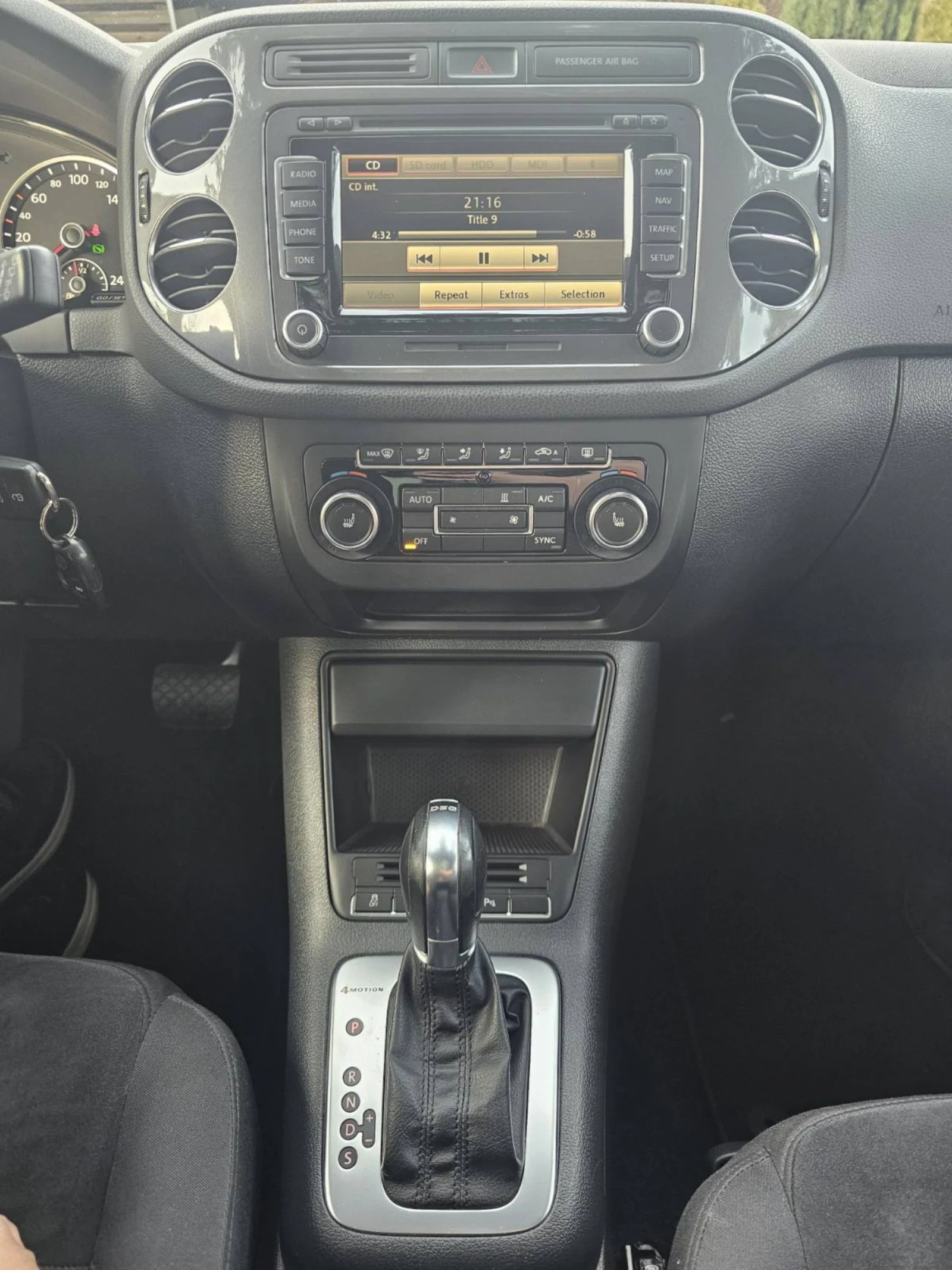 VW Tiguan, снимка 16 - Автомобили и джипове - 53759077