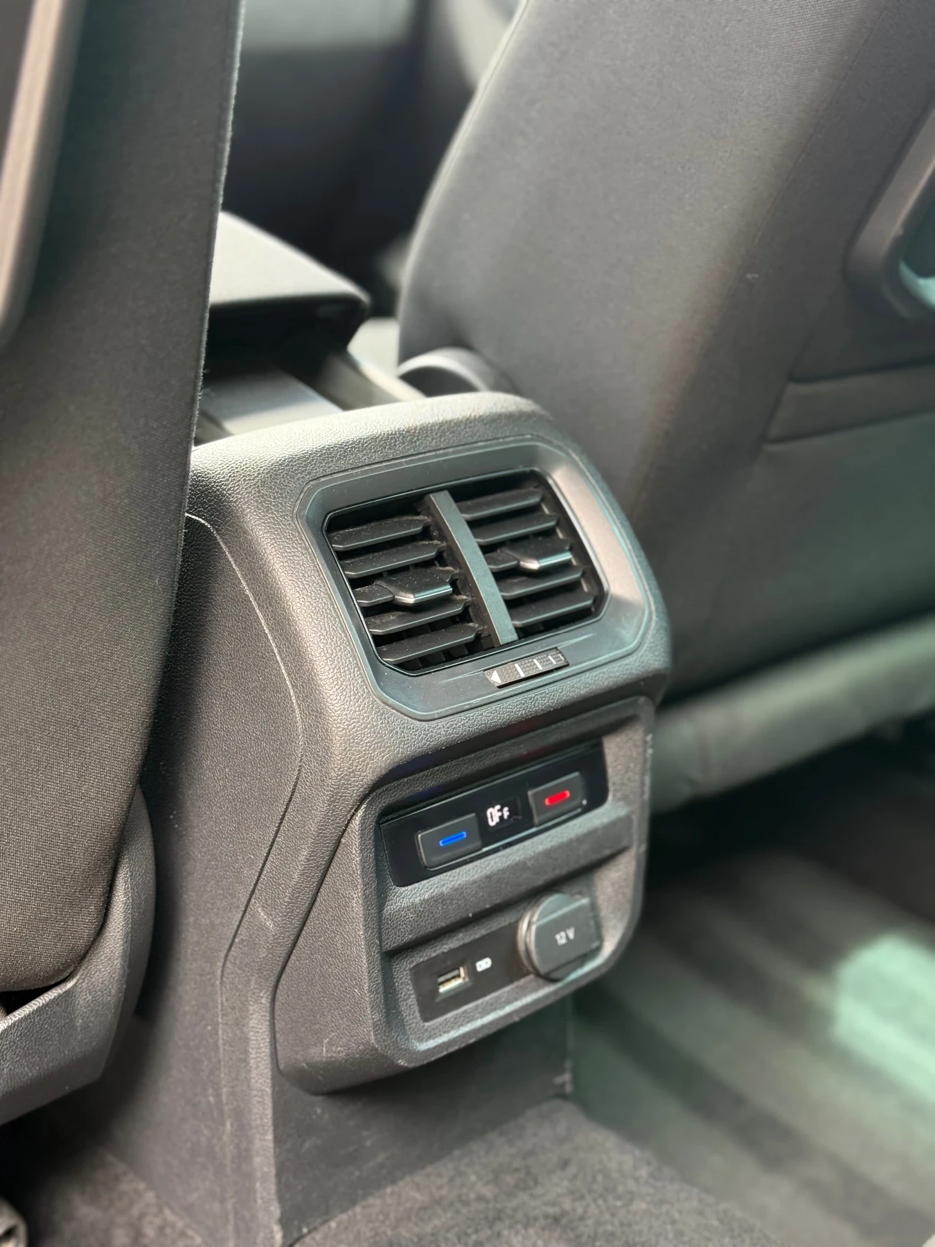 VW Tiguan 2.0 TDI LED/ DIGITAL COCKPIT , снимка 10 - Автомобили и джипове - 54683323