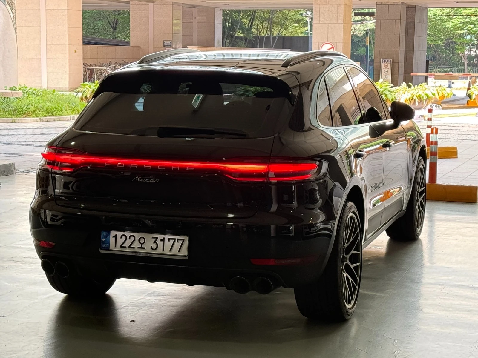 Porsche Macan ЛЮК* 360* KEYLESS* ПОДГРЕВ ВОЛАН* КРАЙНА ЦЕНА, снимка 5 - Автомобили и джипове - 55271962