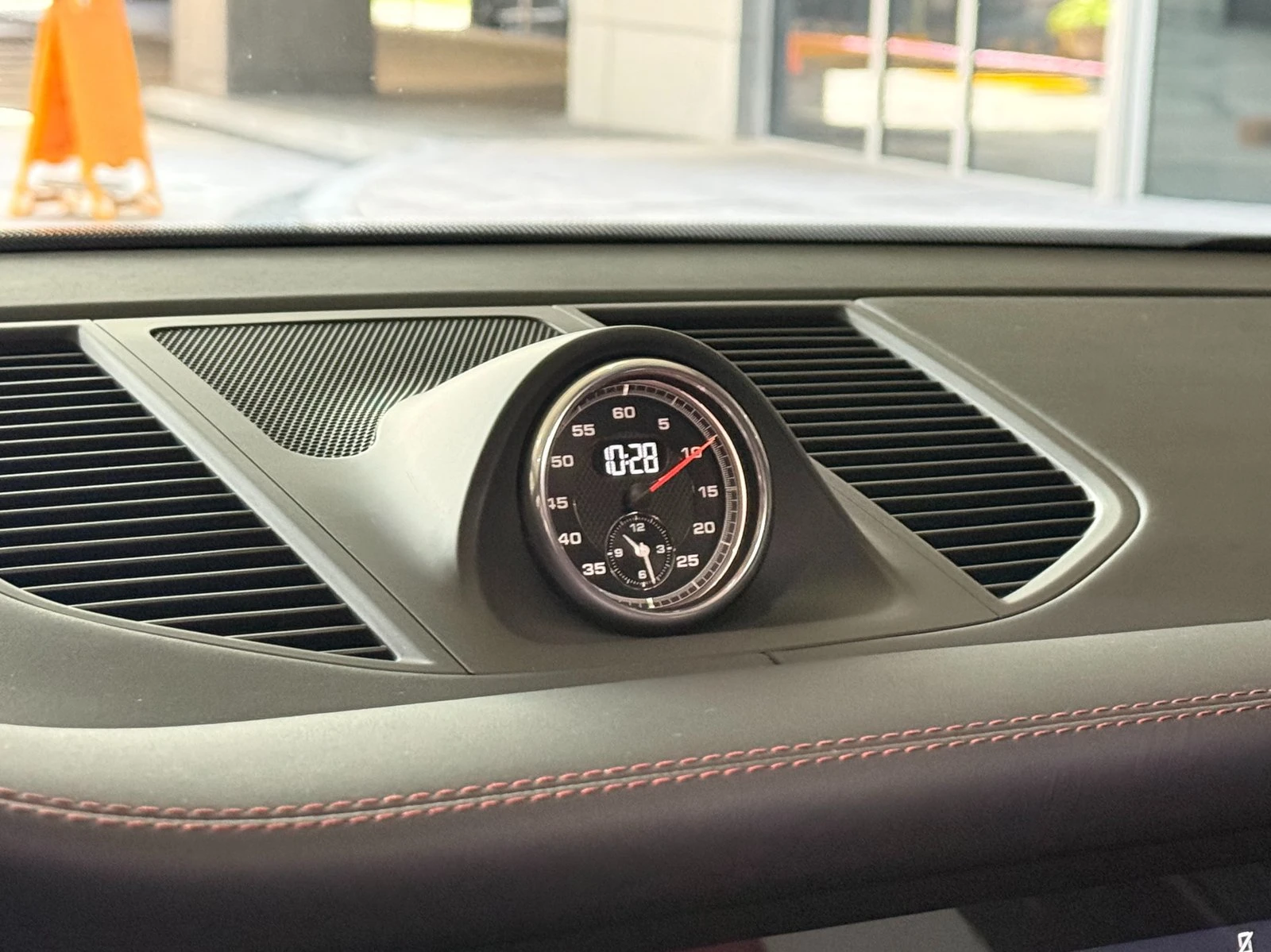 Porsche Macan ЛЮК* 360* KEYLESS* ПОДГРЕВ ВОЛАН* КРАЙНА ЦЕНА, снимка 14 - Автомобили и джипове - 55271962