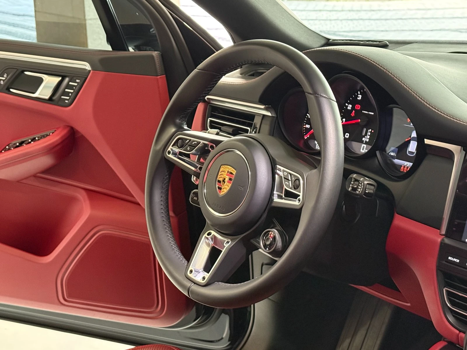 Porsche Macan ЛЮК* 360* KEYLESS* ПОДГРЕВ ВОЛАН* КРАЙНА ЦЕНА, снимка 8 - Автомобили и джипове - 55271962