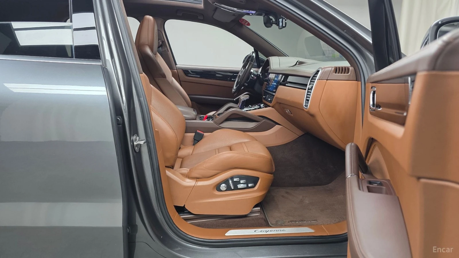 Porsche Cayenne 3.0* HUD* 360* КОЖА* ОБДУХВ* НАВИ* ПАНО, снимка 9 - Автомобили и джипове - 55528344