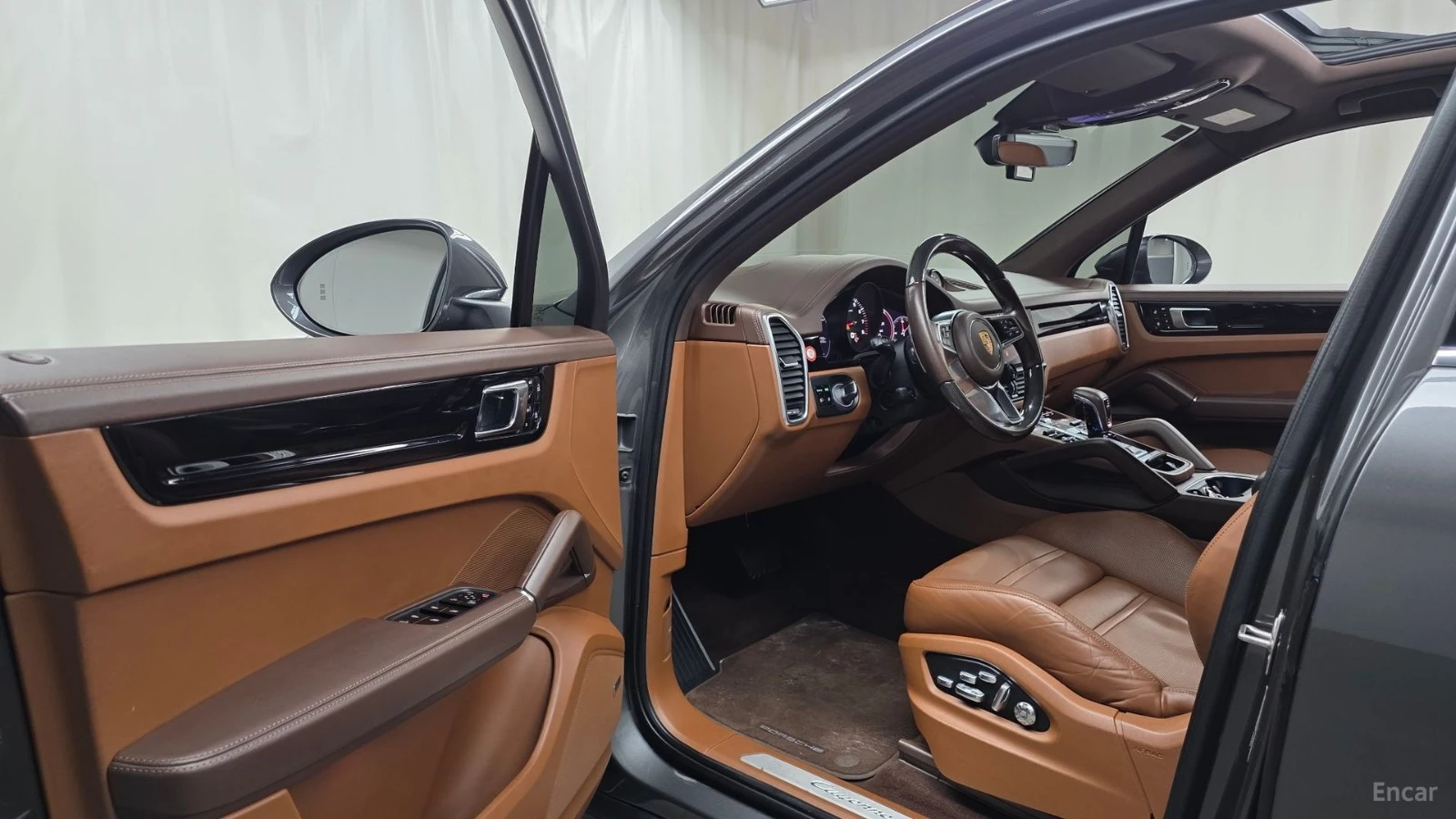 Porsche Cayenne 3.0* HUD* 360* КОЖА* ОБДУХВ* НАВИ* ПАНО, снимка 8 - Автомобили и джипове - 55528344