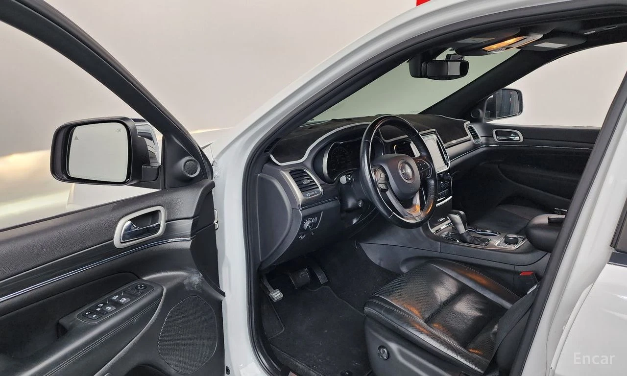 Jeep Grand cherokee 3.6* V6* 8ZF* ОБДУХВАНЕ* ПОДГРЕВ* КАМЕРА* КЕЙЛЕС* , снимка 5 - Автомобили и джипове - 55887049
