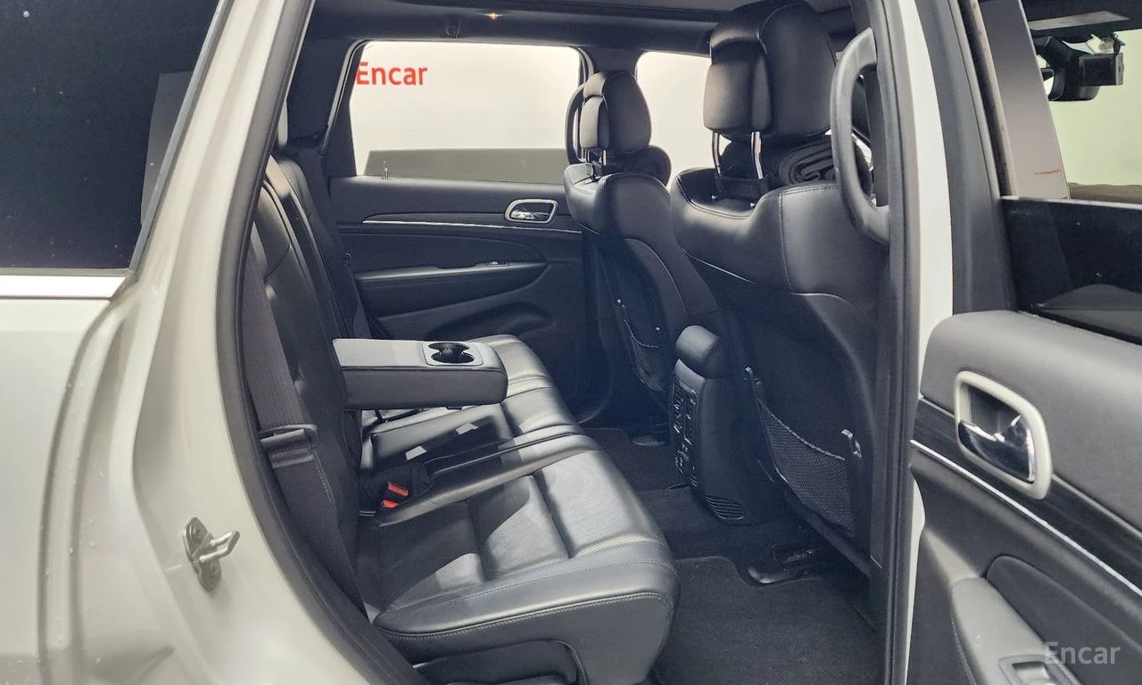 Jeep Grand cherokee 3.6* V6* 8ZF* ОБДУХВАНЕ* ПОДГРЕВ* КАМЕРА* КЕЙЛЕС* , снимка 14 - Автомобили и джипове - 55887049