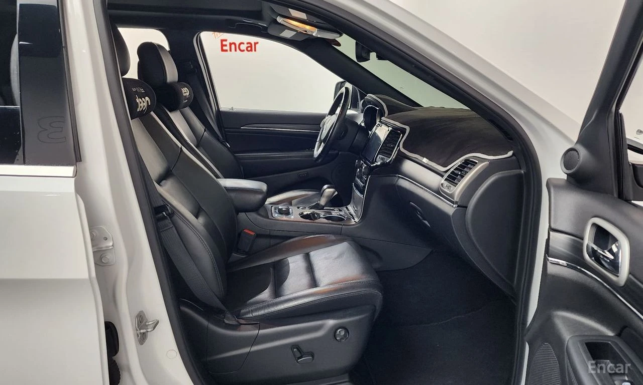 Jeep Grand cherokee 3.6* V6* 8ZF* ОБДУХВАНЕ* ПОДГРЕВ* КАМЕРА* КЕЙЛЕС* , снимка 13 - Автомобили и джипове - 55887049