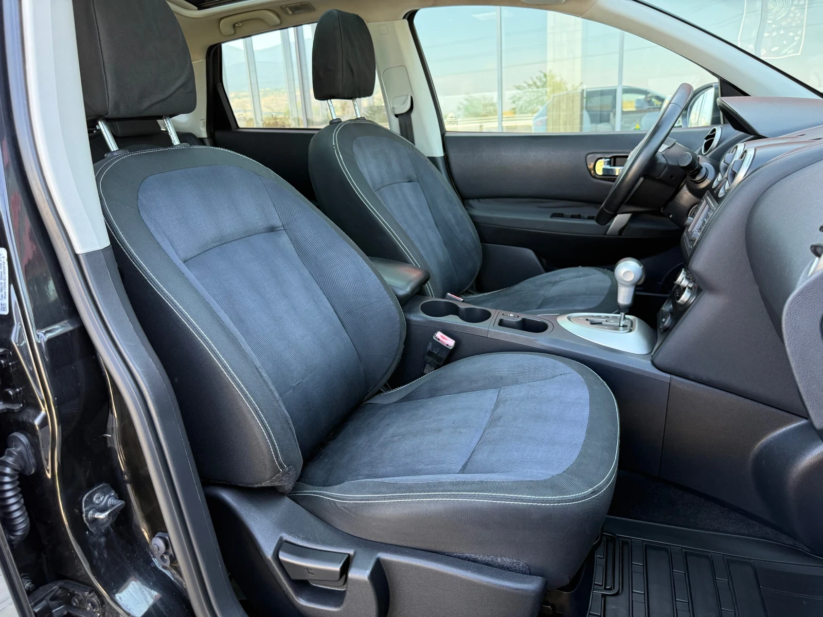 Nissan Qashqai 2.0i AVTOMAT / NAVI / CAMERA / PANORAMA , снимка 11 - Автомобили и джипове - 56153397