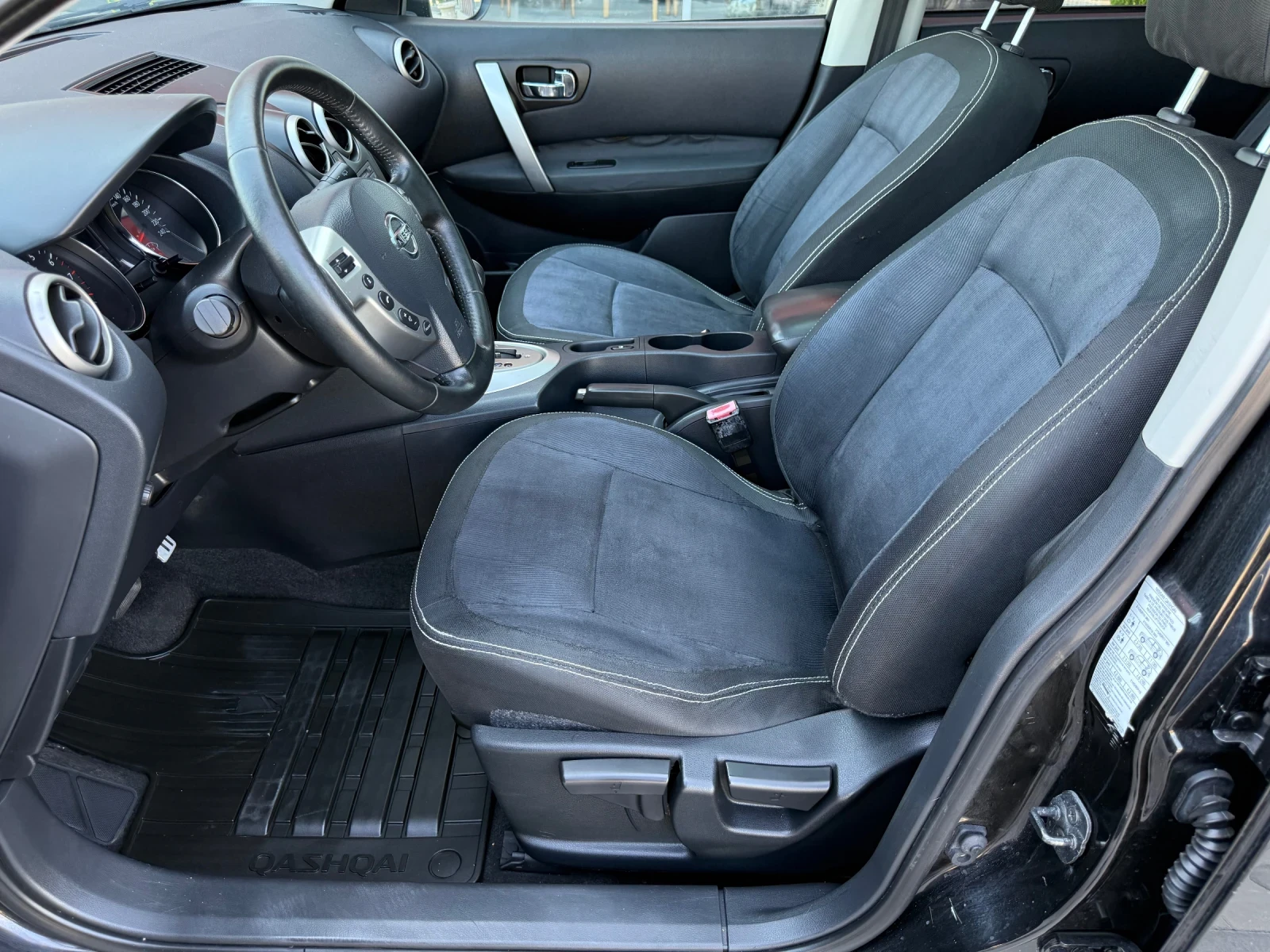 Nissan Qashqai 2.0i AVTOMAT / NAVI / CAMERA / PANORAMA , снимка 10 - Автомобили и джипове - 56153397