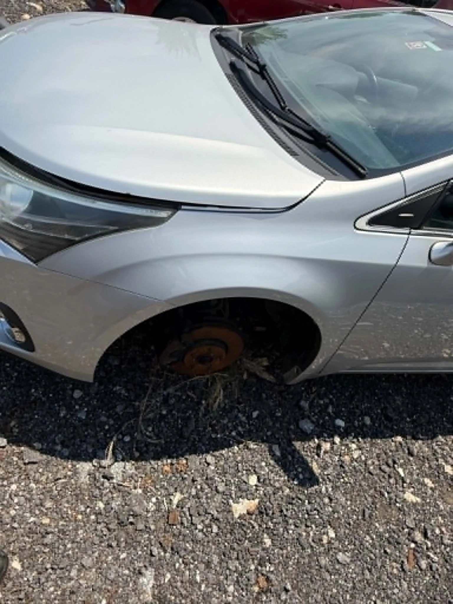 Предни калници за Toyota Avensis 2009-2014г, снимка 4 - Части - 54868118