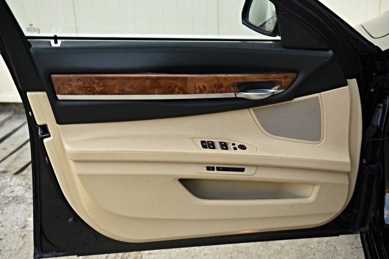 BMW 750  D M-paket Keyless Soft close x-drive Headup Adapt, снимка 12 - Автомобили и джипове - 46233015