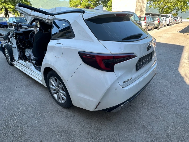 Toyota Corolla 1.8-Хибрид-23г, снимка 4 - Автомобили и джипове - 51355311