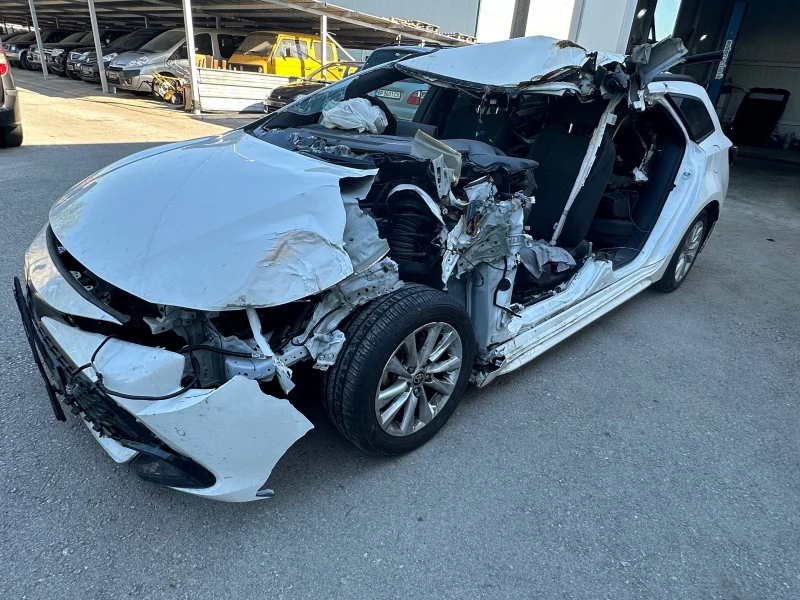 Toyota Corolla 1.8-Хибрид-23г, снимка 6 - Автомобили и джипове - 51355311