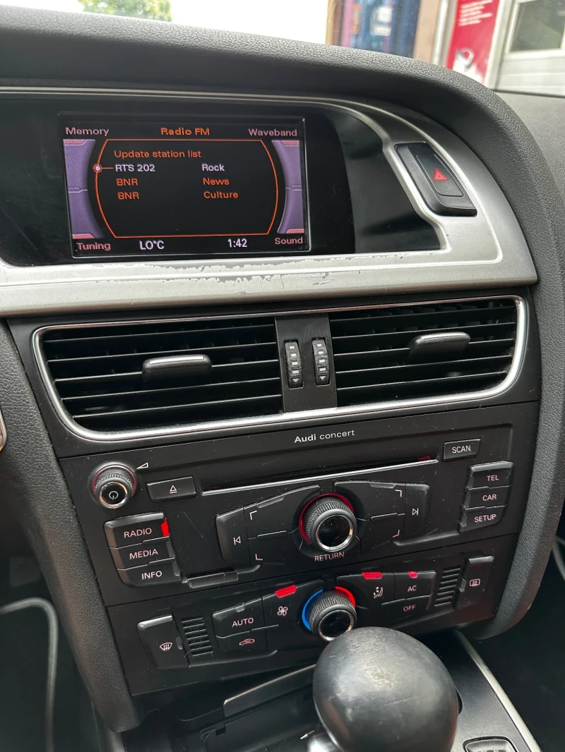 Audi A4 2.0TDI/ АВТОМАТ, снимка 8 - Автомобили и джипове - 51890730