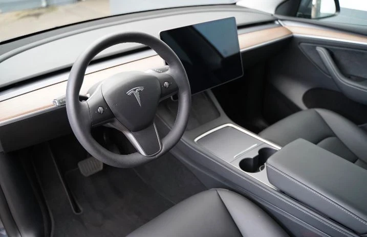 Tesla Model Y Long Range AWD 4x4 - изображение 7