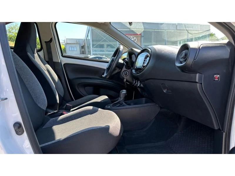 Toyota Aygo Play, снимка 6 - Автомобили и джипове - 54882292