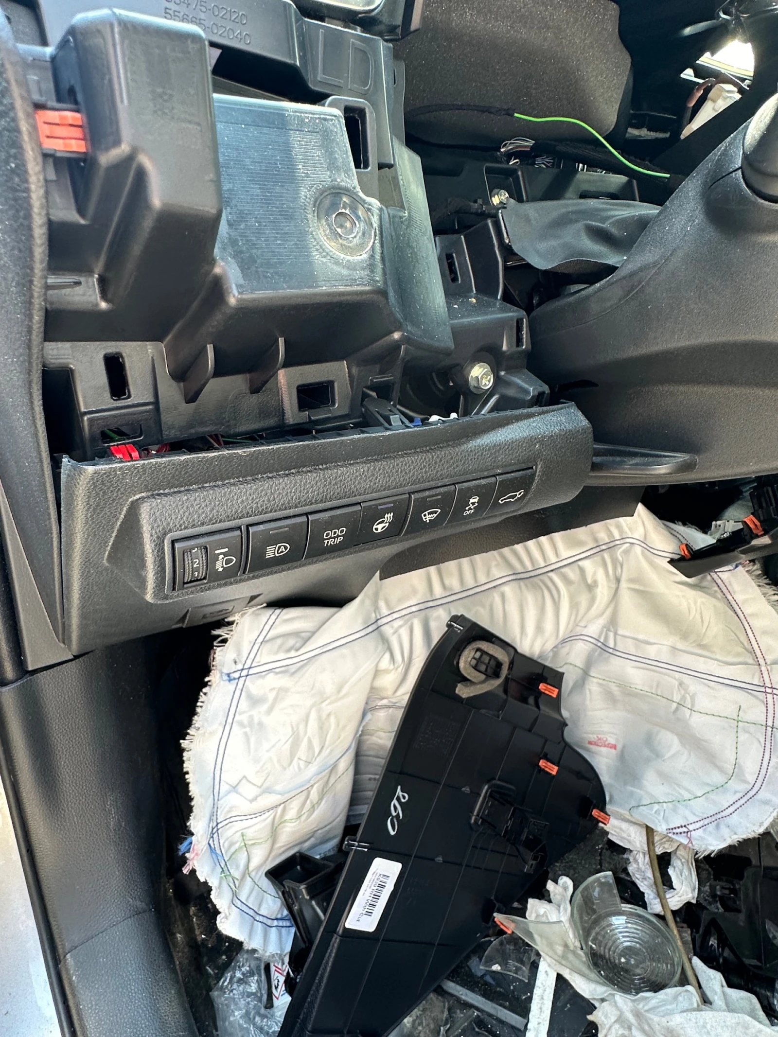 Toyota Corolla 1.8-Хибрид-23г - изображение 8