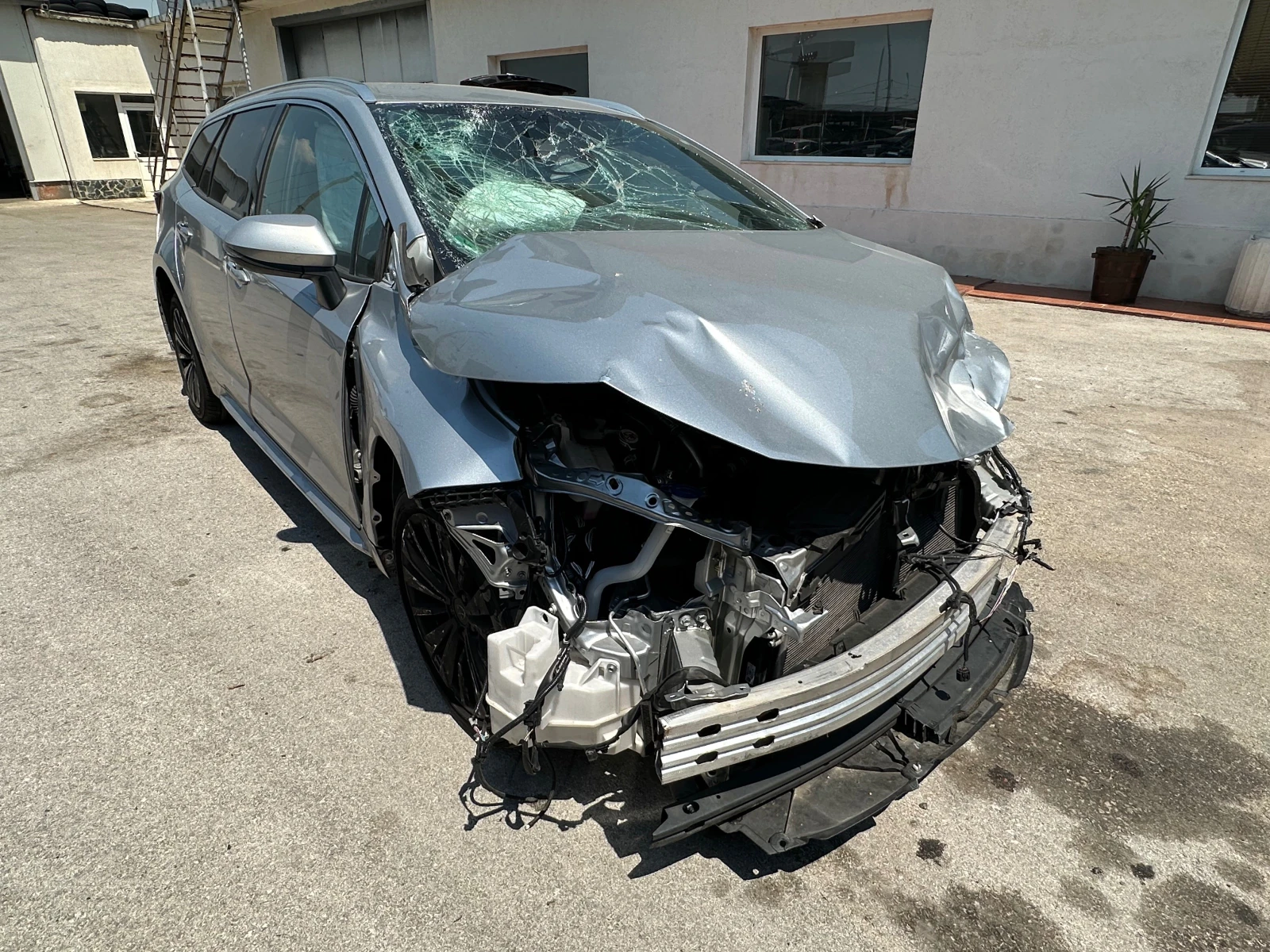 Toyota Corolla 1.8-Хибрид-23г - изображение 5