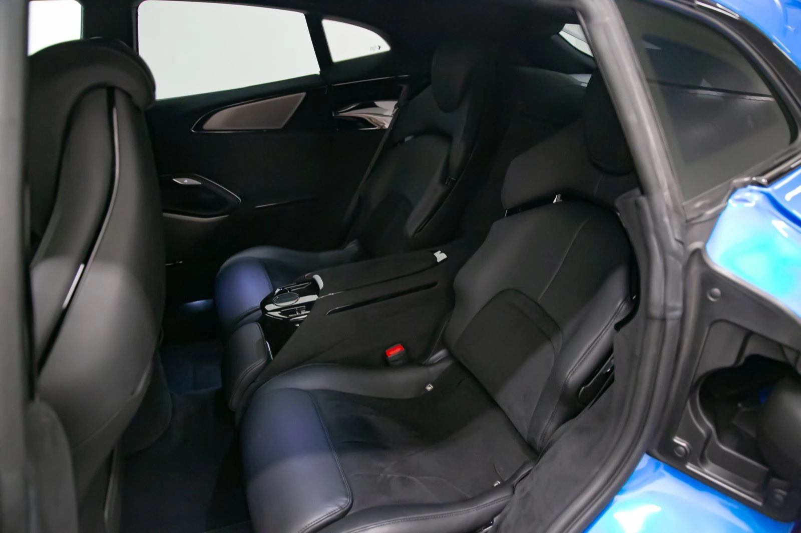 Ferrari Purosangue V12/ CERAMIC/ CARBON/ BLU CORSA/ LIFT/ PANO/  | Mobile.bg   14