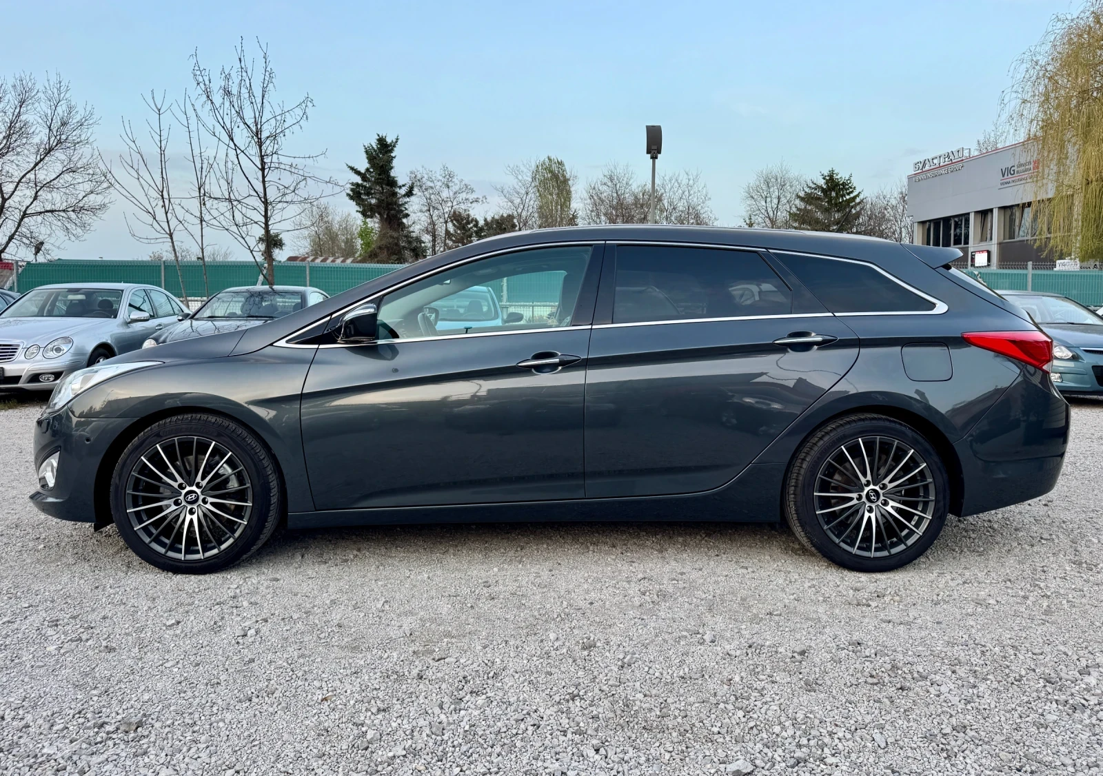 Hyundai I40 2.0i Premium, Infinity Sound, Навигация, Кожа - изображение 2