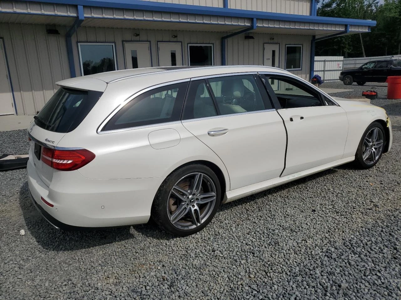 Mercedes-Benz E 400 4MATIC* Burmester* Панорама* Keyless* Камера*  - изображение 5