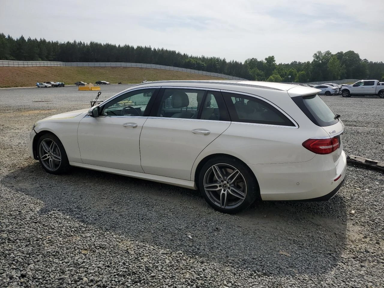 Mercedes-Benz E 400 4MATIC* Burmester* Панорама* Keyless* Камера*  - изображение 4