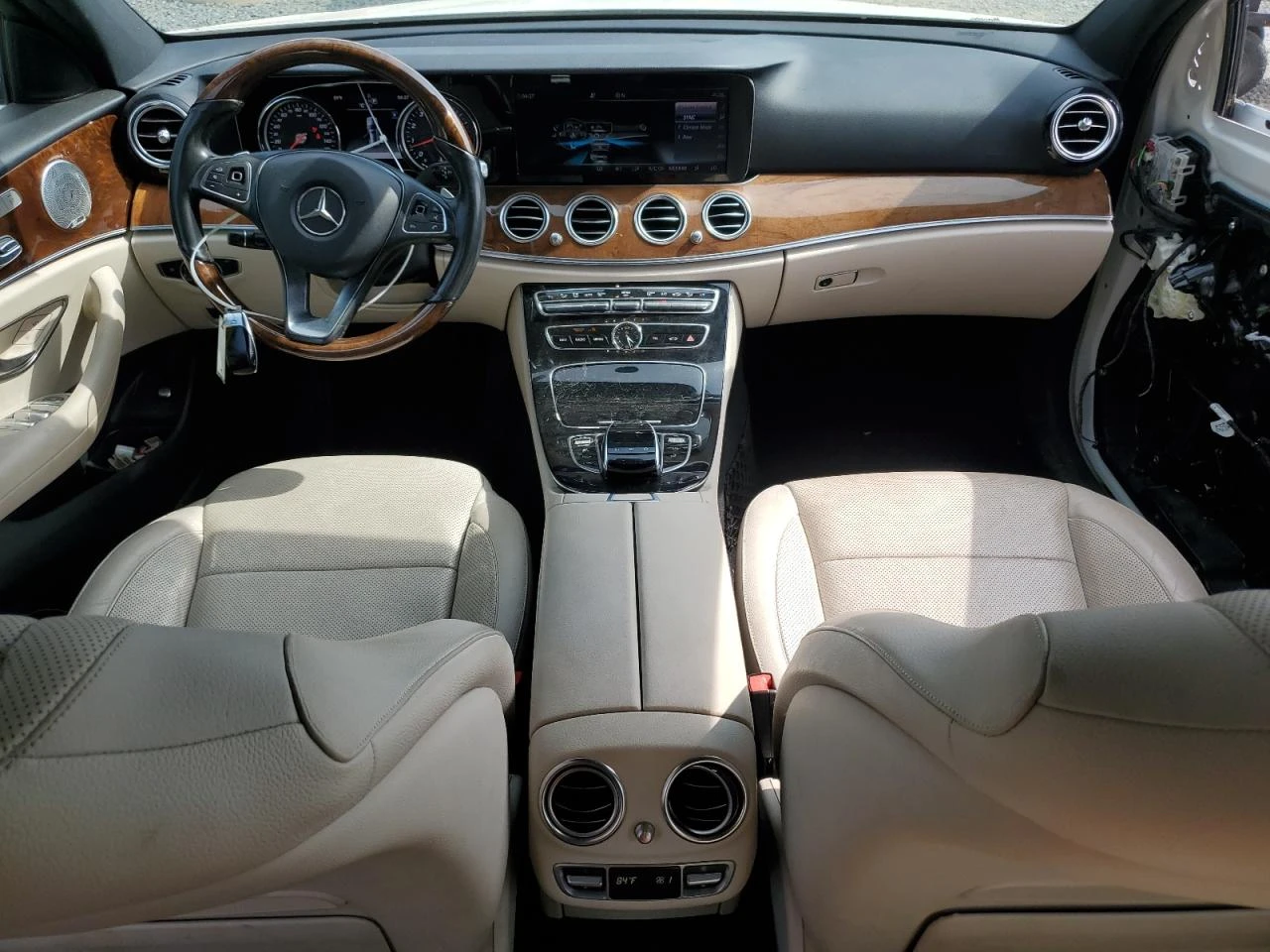 Mercedes-Benz E 400 4MATIC* Burmester* Панорама* Keyless* Камера*  - изображение 8