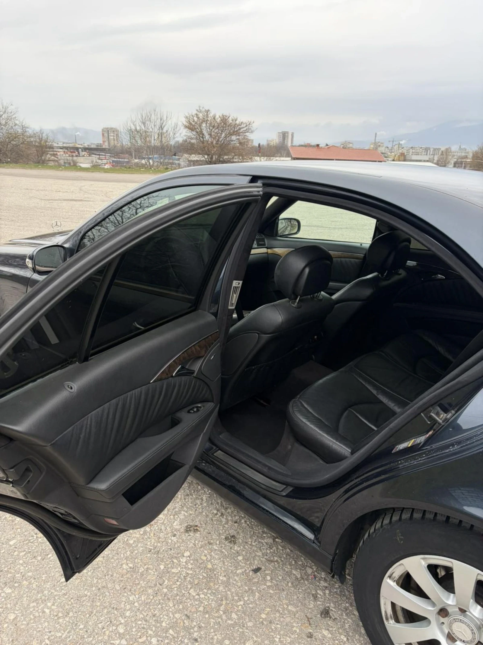 Mercedes-Benz E 270, снимка 12 - Автомобили и джипове - 53913069