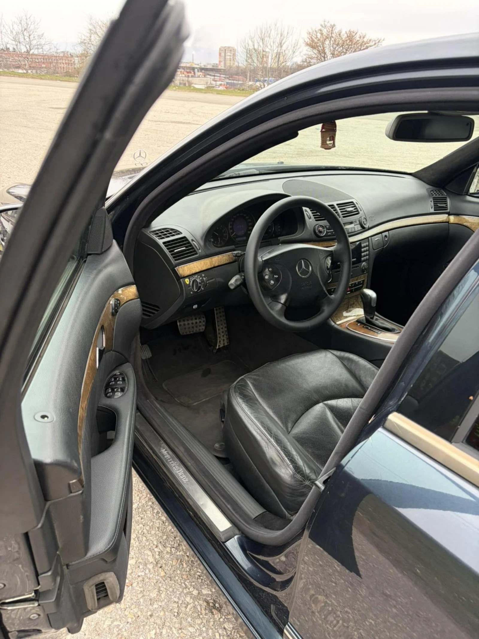 Mercedes-Benz E 270, снимка 9 - Автомобили и джипове - 53913069