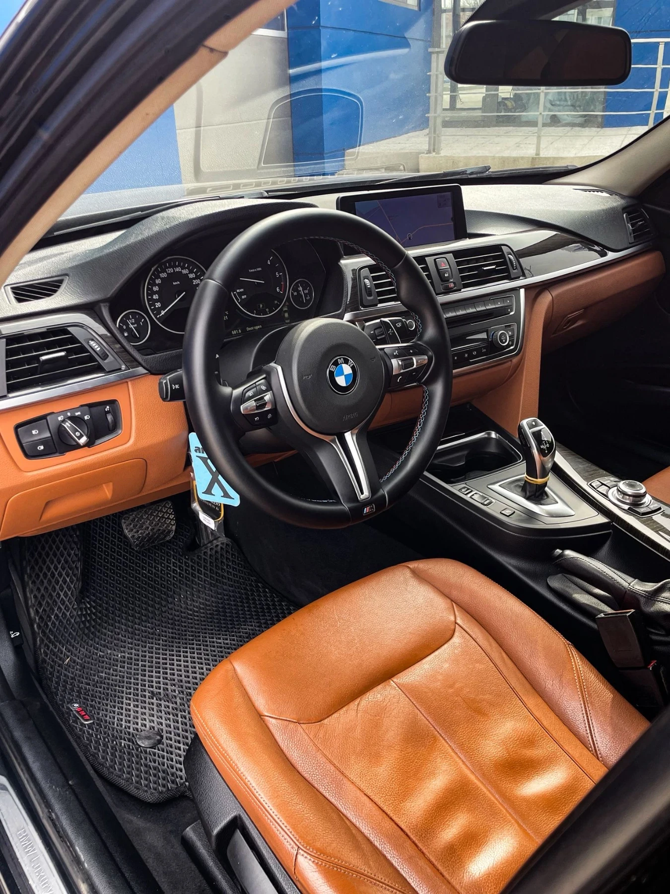 BMW 320 M-pack/Aut, снимка 5 - Автомобили и джипове - 53952368