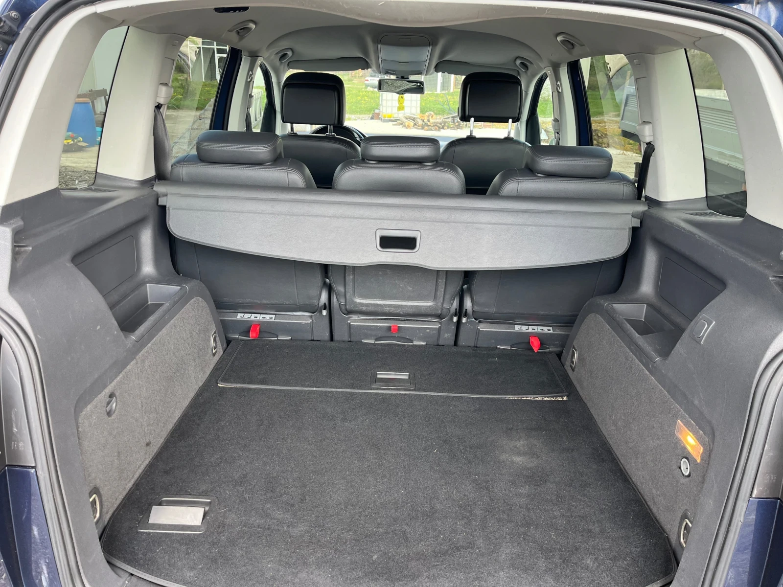 VW Touran 1.4T Highline, снимка 15 - Автомобили и джипове - 54147987