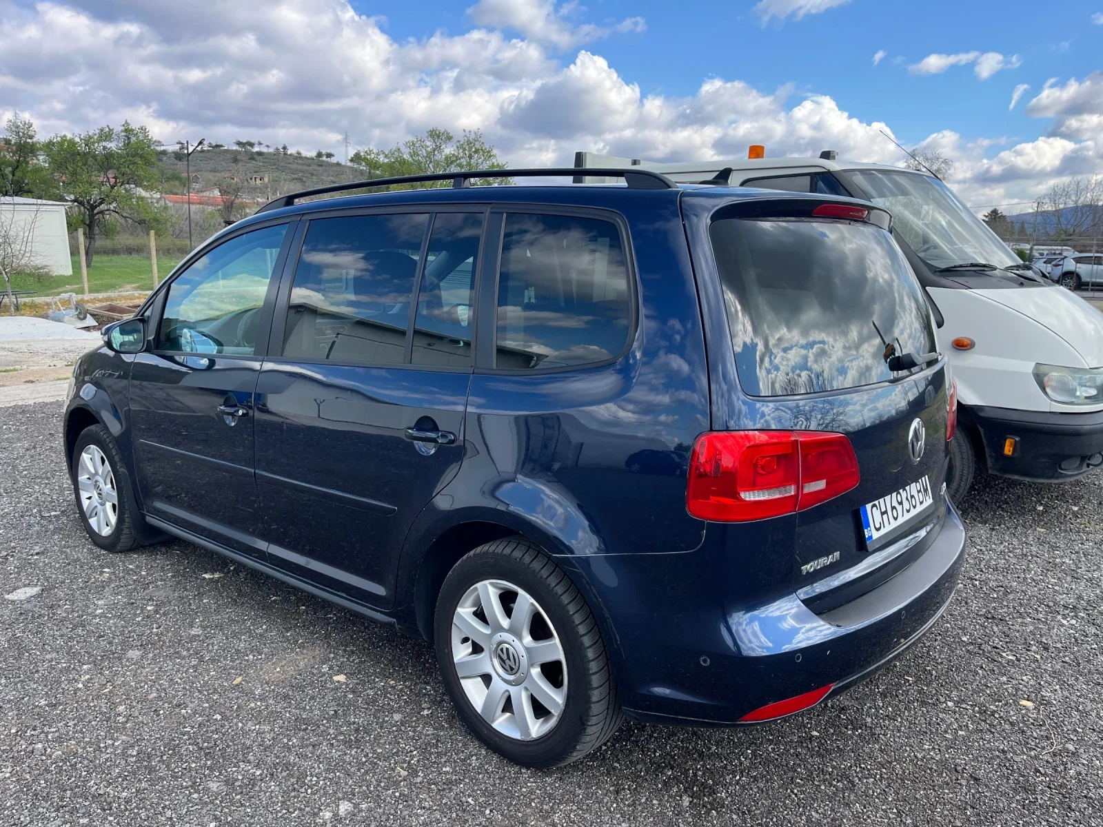 VW Touran 1.4T Highline, снимка 4 - Автомобили и джипове - 54147987