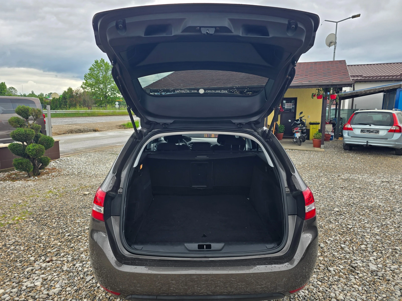 Peugeot 308 1.6 HDI EURO6, снимка 15 - Автомобили и джипове - 54674507