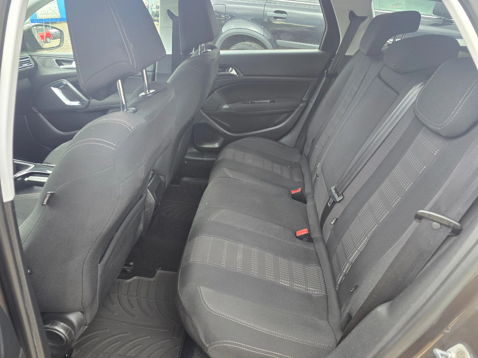 Peugeot 308 1.6 HDI EURO6, снимка 11 - Автомобили и джипове - 54674507