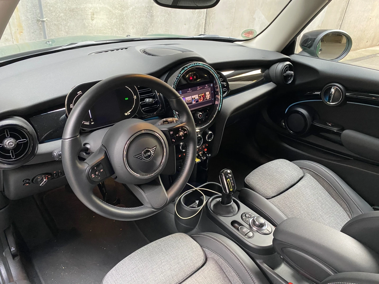 Mini Cooper SE British Racing Green , снимка 9 - Автомобили и джипове - 54692269