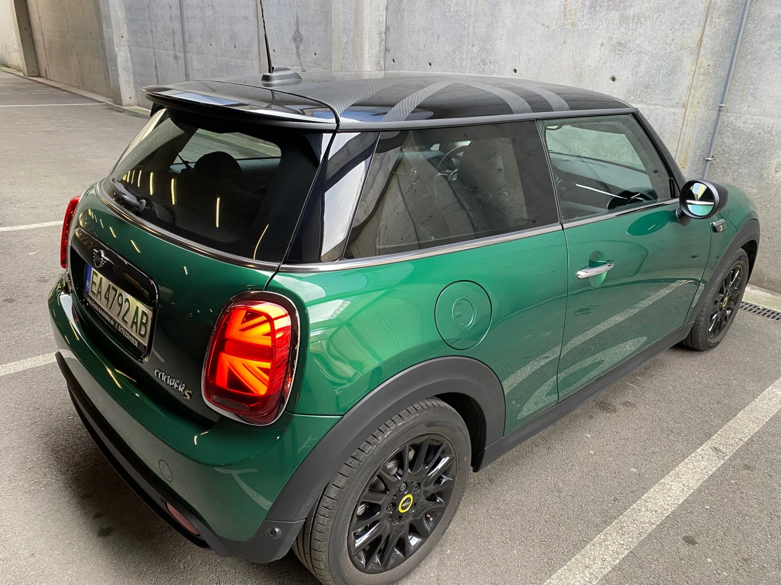 Mini Cooper SE British Racing Green , снимка 6 - Автомобили и джипове - 54692269
