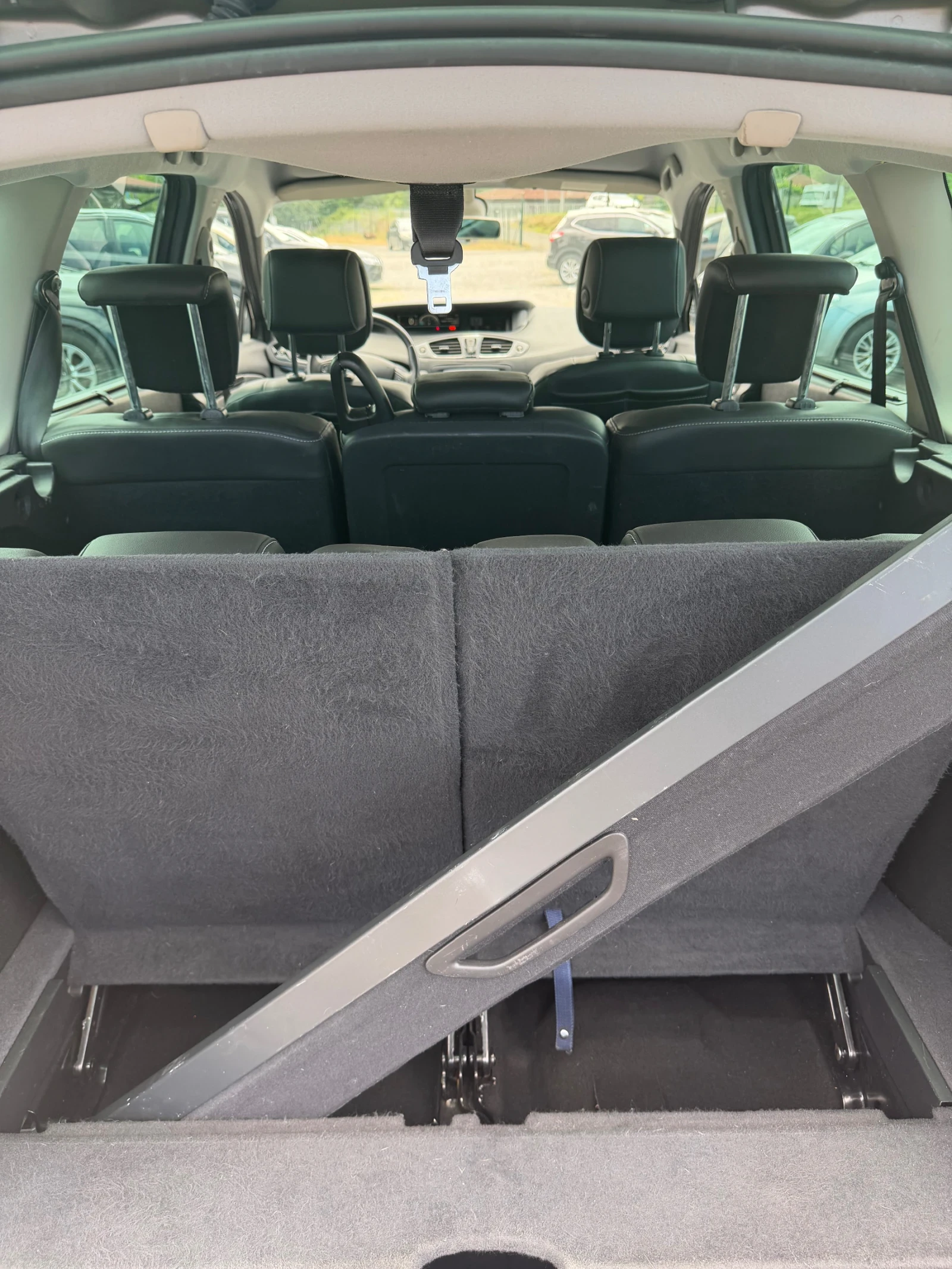 Renault Scenic 1.5 dCI Нави Full Екстри 7 местен, снимка 13 - Автомобили и джипове - 54749638
