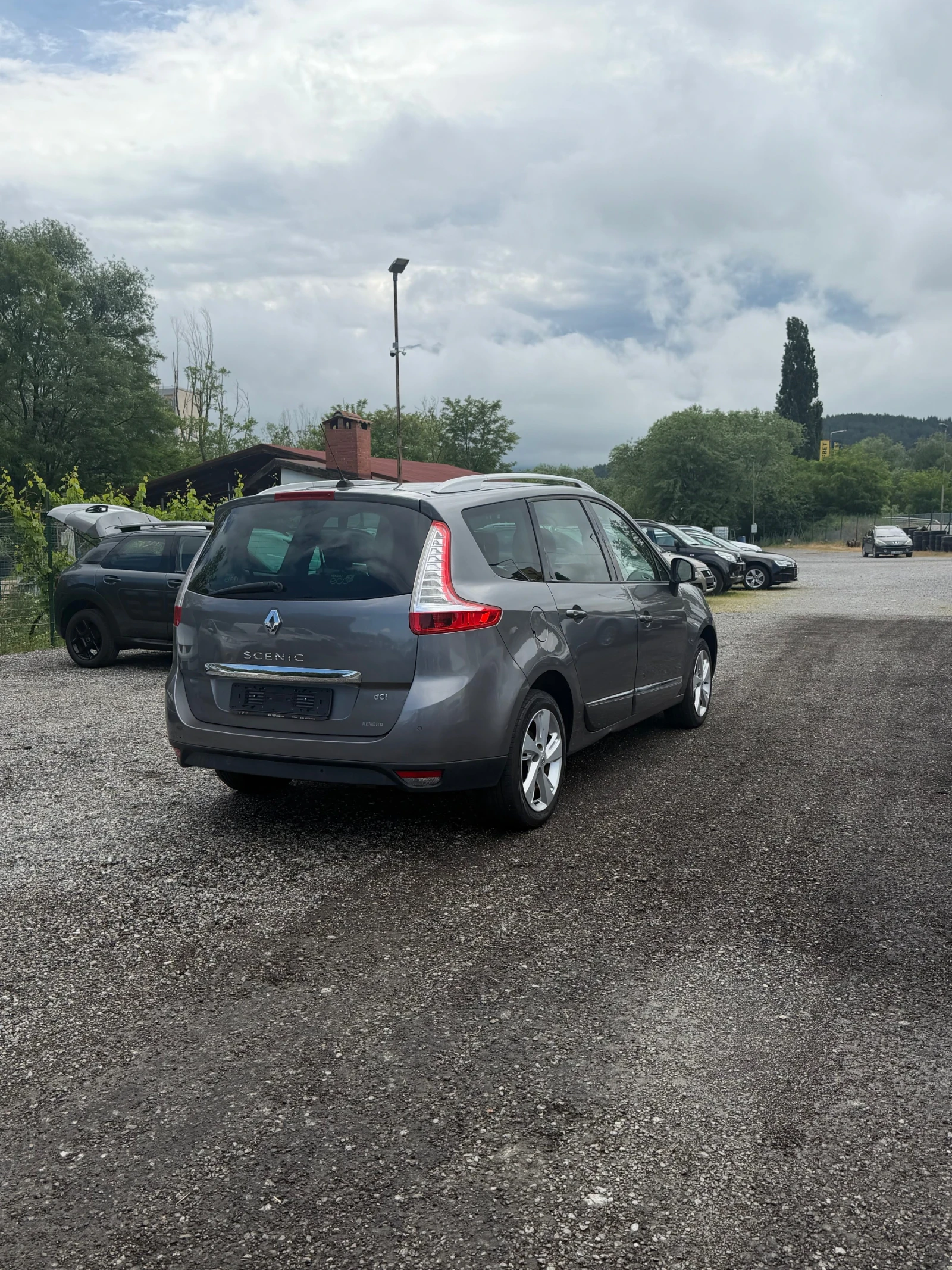 Renault Scenic 1.5 dCI Нави Full Екстри 7 местен, снимка 4 - Автомобили и джипове - 54749638