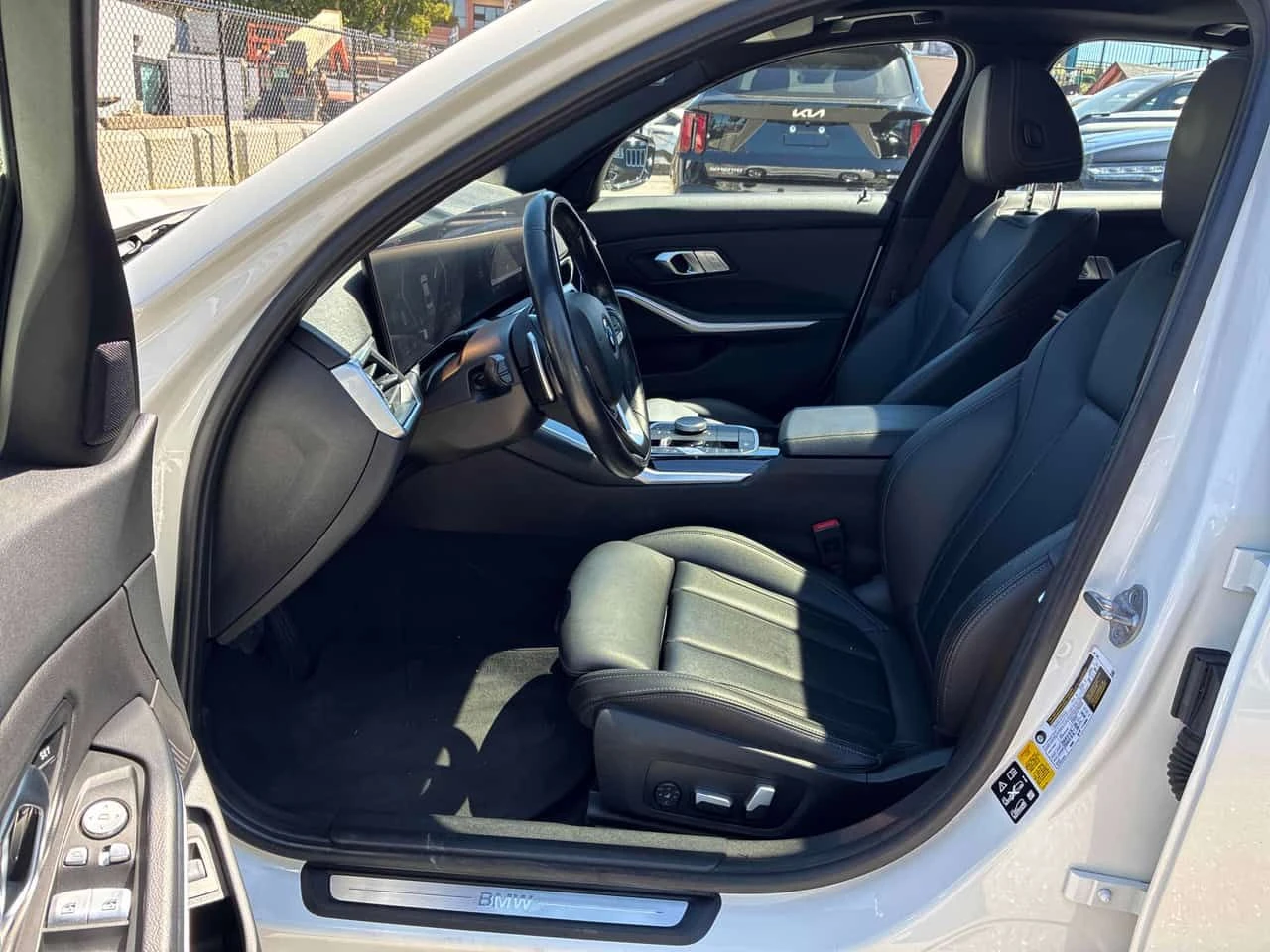 BMW 330 i xDrive/CARFAX/ШИБИДАХ/360, снимка 7 - Автомобили и джипове - 55067252