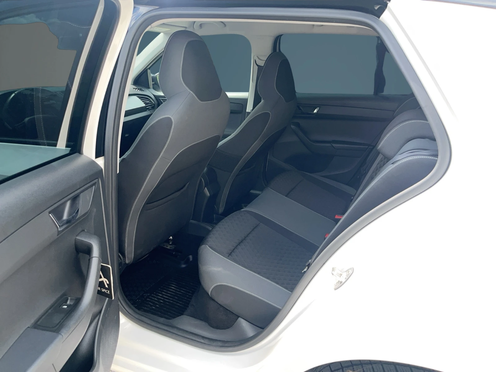 Skoda Fabia 1.0 TSI 5М, снимка 10 - Автомобили и джипове - 55222230