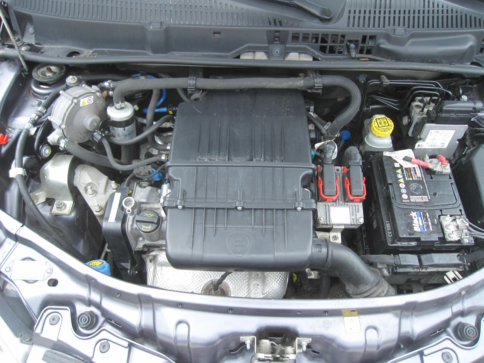 Lancia Ypsilon UNICA , 1, 4-Газ.Инж., снимка 12 - Автомобили и джипове - 55266805
