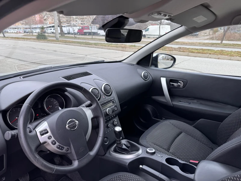 Nissan Qashqai 2.0i 4х4 141кс * ПЕРФЕКТЕН* , снимка 9 - Автомобили и джипове - 49341672