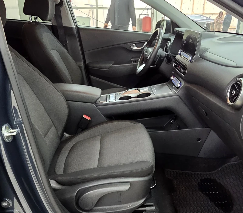 Hyundai Kona 64KWh/11.2023/26 ХИЛ КМ, снимка 10 - Автомобили и джипове - 53089031