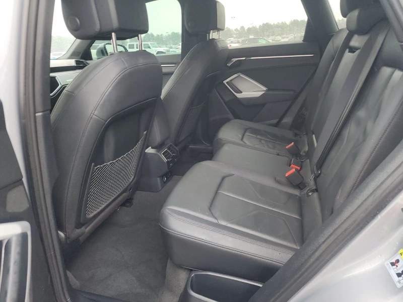 Audi Q3 2.0T Premium, снимка 14 - Автомобили и джипове - 53230061